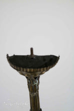 Lade das Bild in den Galerie-Viewer, Kupferkerzenständer mit Holzsockel