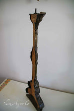 Lade das Bild in den Galerie-Viewer, Kupferkerzenständer mit Holzsockel