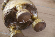 Lade das Bild in den Galerie-Viewer, Großer versilberter Kerzenständer aus Holz