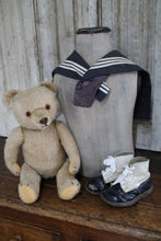 Lade das Bild in den Galerie-Viewer, Kleine Altjungenbüste mit Matrosenkragen