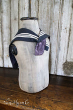 Lade das Bild in den Galerie-Viewer, Kleine Altjungenbüste mit Matrosenkragen