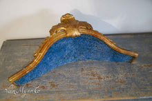 Lade das Bild in den Galerie-Viewer, Antikes Holzdach mit vergoldeter Holzoberfläche