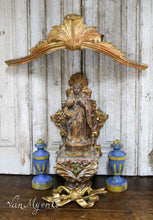 Lade das Bild in den Galerie-Viewer, Antikes Holzdach mit vergoldeter Holzoberfläche