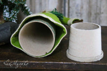 Lade das Bild in den Galerie-Viewer, Weihnachtsmann-Süßigkeitenbehälter mit grünem Filzmantel