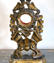 Lade das Bild in den Galerie-Viewer, Reliquiar aus Holz