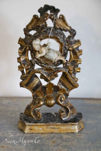 Lade das Bild in den Galerie-Viewer, Reliquiar aus Holz