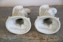 Lade das Bild in den Galerie-Viewer, Kniende Porzellanengel.