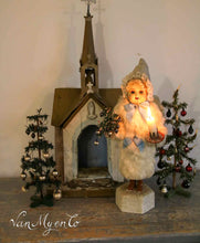 Lade das Bild in den Galerie-Viewer, Lichtengel mit Porzellankopf