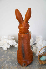 Afbeelding in Gallery-weergave laden, Staande haas met mandje