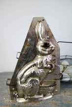 Afbeelding in Gallery-weergave laden, Grote blikken chocoademal van een paashaas