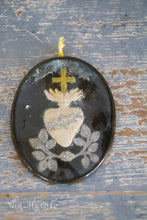 Load image into Gallery viewer, Scapular heart medallion
