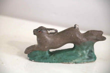 Afbeelding in Gallery-weergave laden, Stiertje van papier maché
