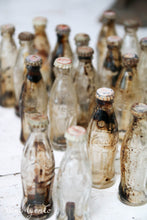 Afbeelding in Gallery-weergave laden, Oude cola flesjes
