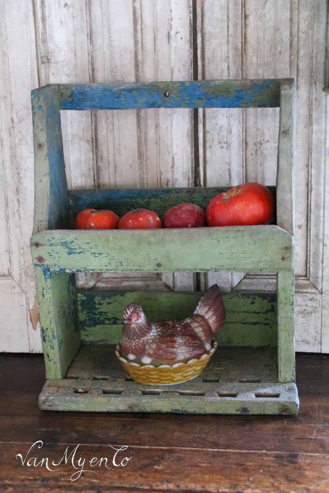 Swedish shelf in worn green