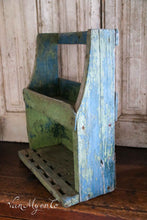 Load image into Gallery viewer, Swedish shelf in worn green
