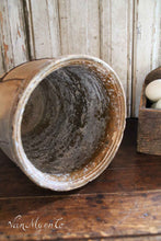Load image into Gallery viewer, Earthenware egg pot
