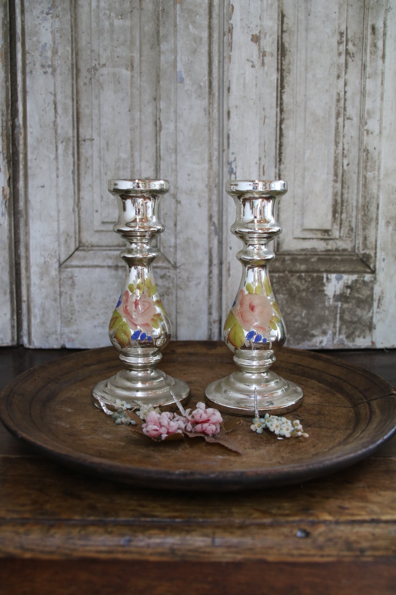 silver glass candlesticks with pink roses