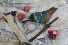 Lade das Bild in den Galerie-Viewer, Holzvogel mit schönen Flügeln

