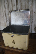 Load image into Gallery viewer, Baker&#39;s tin
