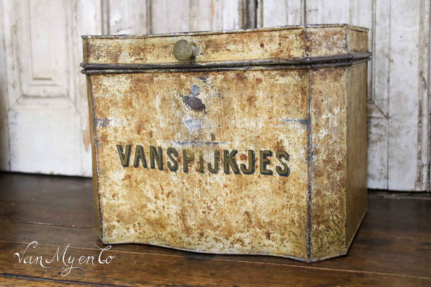 Baker's tin 'vanspijkjes'