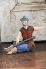 Lade das Bild in den Galerie-Viewer, Hirte mit Schaf aus Holz
