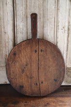 Lade das Bild in den Galerie-Viewer, Rundes Steckbrett aus Holz

