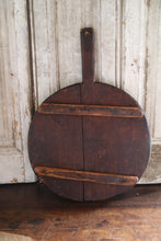 Lade das Bild in den Galerie-Viewer, Rundes Steckbrett aus Holz
