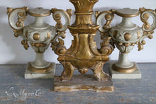Lade das Bild in den Galerie-Viewer, Italiaanse houten kandelaar
