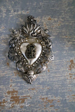 Afbeelding in Gallery-weergave laden, Zilveren ex voto hart met engelenhoofdjes
