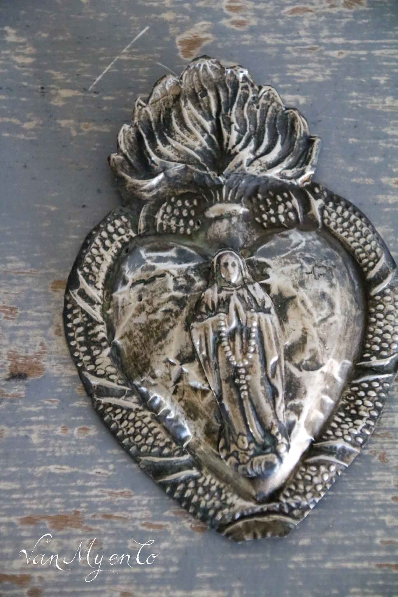 Zilveren ex voto met maria