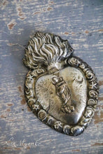 Afbeelding in Gallery-weergave laden, Zilveren ex voto hart met Maria en Jezuskind
