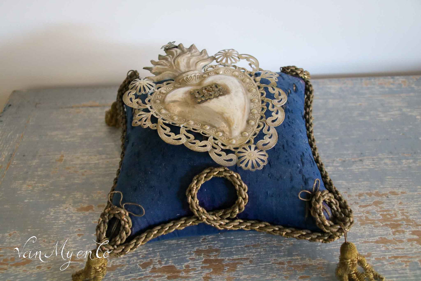 Antiek  Frans blauw bruidskussen