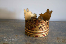 Afbeelding in Gallery-weergave laden, Antieke ´tole peinte´  kroon
