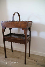 Afbeelding in Gallery-weergave laden, Houten mand op poten
