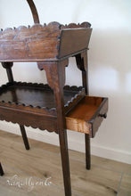 Afbeelding in Gallery-weergave laden, Houten mand op poten
