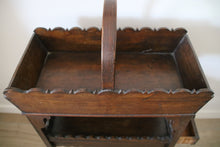 Afbeelding in Gallery-weergave laden, Houten mand op poten
