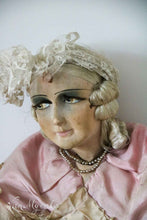 Afbeelding in Gallery-weergave laden, Franse sofadoll in roze.
