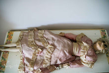 Afbeelding in Gallery-weergave laden, Franse sofadoll in roze.
