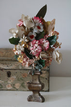 Afbeelding in Gallery-weergave laden, Altaarvaasjes met bloementakjes in kleur.
