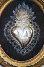 Afbeelding in Gallery-weergave laden, Zilveren ex voto hart in lijstje
