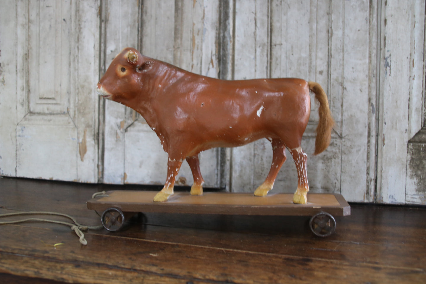 Großer Pappmaché-Stier