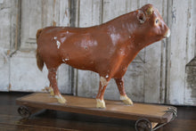 Lade das Bild in den Galerie-Viewer, Großer Pappmaché-Stier
