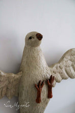 Lade das Bild in den Galerie-Viewer, Antiker Heiliger Geist aus Holz
