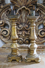 Lade das Bild in den Galerie-Viewer, Goldfarbene Kerzenständer (2)
