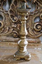 Lade das Bild in den Galerie-Viewer, Goldfarbene Kerzenständer (2)
