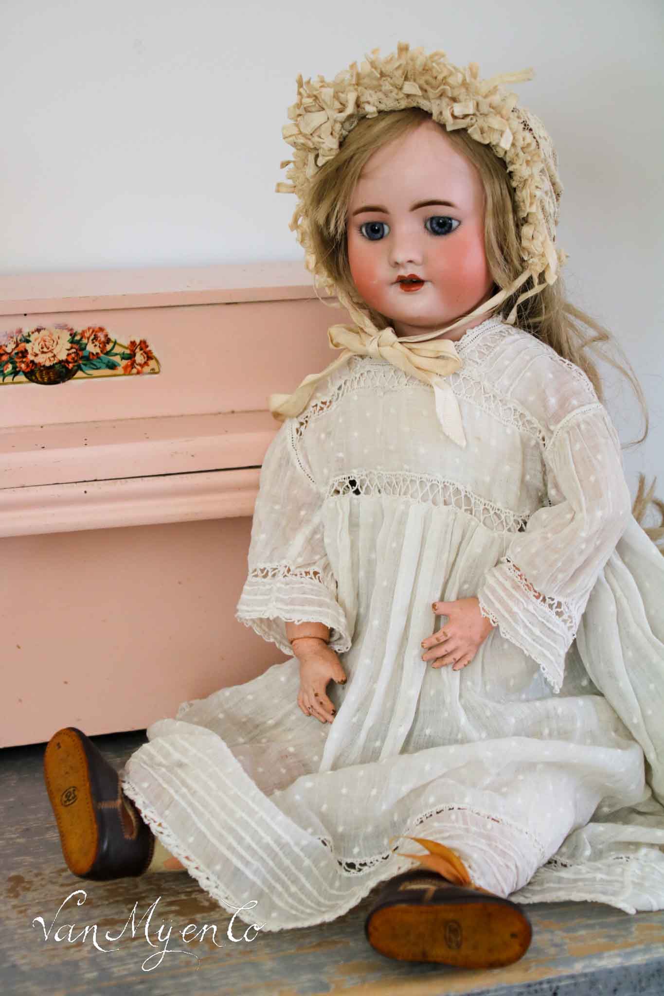 Antique doll SFBJ – Van Mij en Co