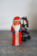 Lade das Bild in den Galerie-Viewer, Kerstman candycontainer met stipjes
