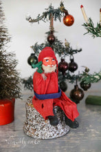 Lade das Bild in den Galerie-Viewer, Zittend kerstmannetje
