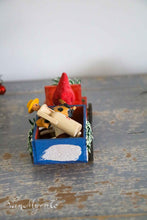 Afbeelding in Gallery-weergave laden, Kerstman in auto
