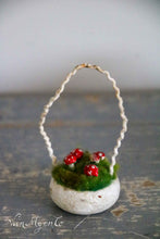 Afbeelding in Gallery-weergave laden, Mandje met paddestoelen
